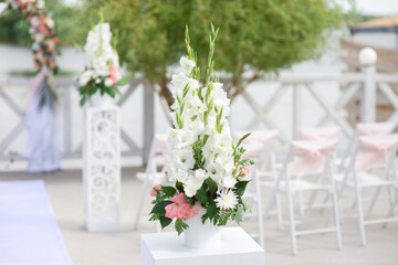Fototapeta na wymiar flower arrangement for outdoor wedding ceremony