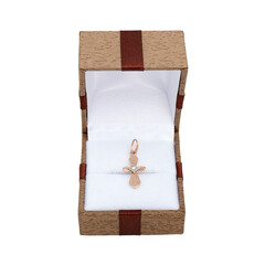 Engagement ring of white gold and pearls in an elegant jewlry box.