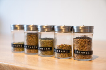 Diese Zutaten dürfen in keinem Gewürzregal fehlen