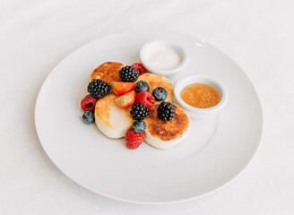 cheese pancakes dish berries sour cream honey