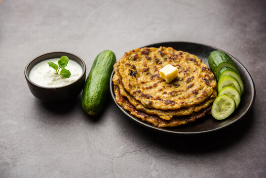 Indian cucumber paratha also known as Kheera&nbsp;parotta&nbsp;or&nbsp;Kakdi Thalipeeth, served with yogurt