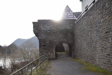 Weg durch die Oberburg Kobern-Gondorf