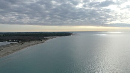 vol au dessus de la pointe de l'Espiguette dans le Gard, Camargue, Occitanie, France