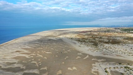vol au dessus de la pointe de l'Espiguette dans le Gard, Camargue, Occitanie, France