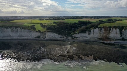 Falaise d'Etretat et aiguille creuse vue aérienne