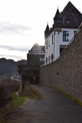 Weg durch die Oberburg Kobern-Gondorf
