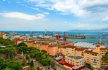 Obraz premium Looking over the Gibraltar and coastline from the cable car