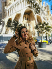 Woman posing in the city for some portrait photos, wearing casual spring clothes.