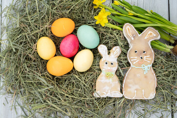 Frohe Ostern. Bunte Osternester zum Fest. 