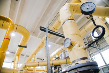 Manometer, pipes and faucet valves of heating system