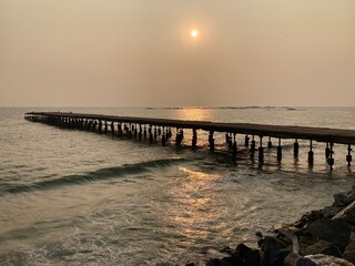 Obraz premium pier at sunset