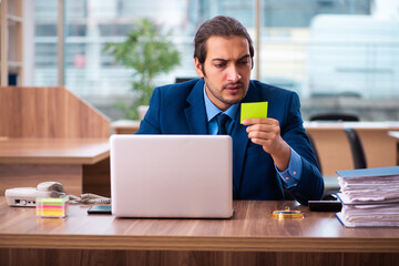 Obraz premium Young male employee working in the office