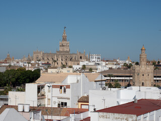 Panorámica de Sevilla giralda catedral torre del oro desde azotea de Triana