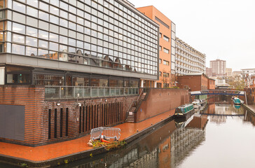 Climate Birmingham is oceanic, with cold, rainy winters, rainy summers. City is located in west-central England, West Midlands. Rains are frequent. Best time visit it is summer, from May to September.