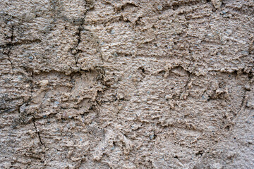 light-colored plaster is thrown on the wall that forms the structure