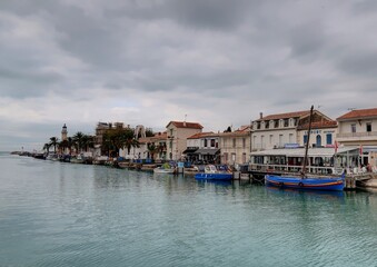 Fototapeta premium port du Grau-du-roi dans le Gard, phares et balises