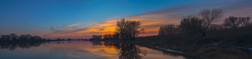 Obraz premium sunset over the river Panorama