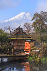 忍野村　忍野八海と富士山