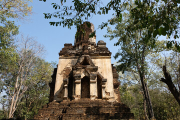 Fototapeta premium Wat Chedi Kao Yod Temple, Si Satchanalai at the Historical Park in Sukhothai