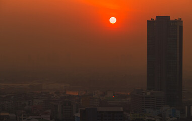 Fototapeta premium The high angle background of the city view with the secret light of the evening, blurring of night lights, showing the distribution of condominiums, dense homes in the capital community