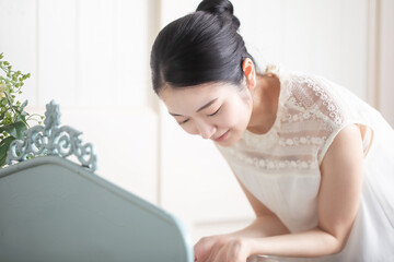 洗顔・スキンケアする女性
