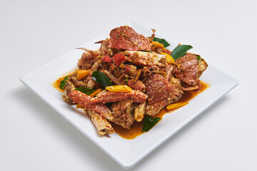 Stir-fried curry paste and fresh crab is spicy and delicious.