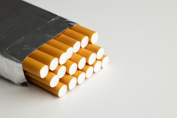 Cigarettes put together several cigarettes in a cigarette pack.