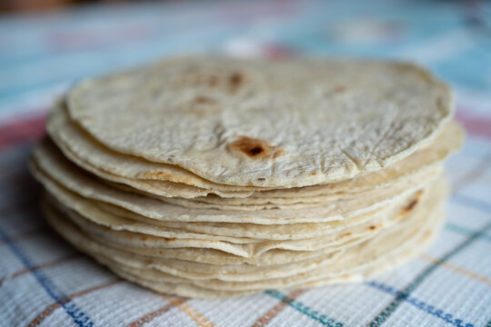 Un kilo de tortilas de ma&iacute;z. 