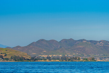 Fototapeta premium An overlooking view of nature in Lake Elsinore, California