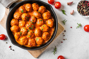 Meatballs in tomato sauce