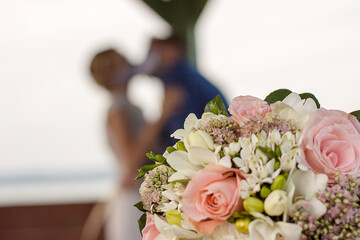 Wedding bouquet closeup wit couple