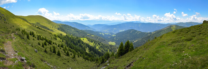 Fototapeta na wymiar Panoramafoto Nockberge in Kärnten