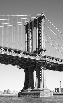 Black and white picture of Manhattan Bridge, New York City, US.