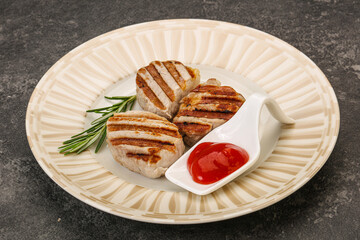 Grilled pork medallion with sauce