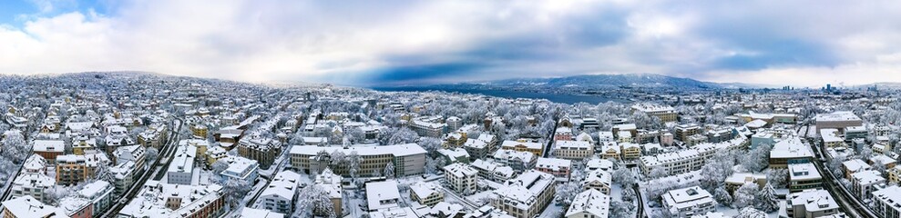 Zürich mit Schnee im Winter 2020