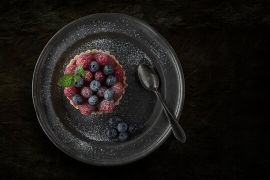 Tartelette mit Himbeeren und Blaubeeren