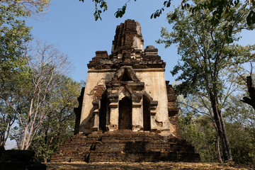 Fototapeta premium Wat Chedi Kao Yod Temple, Si Satchanalai at the Historical Park in Sukhothai