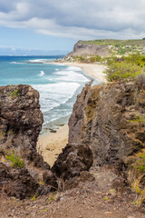 Fototapeta na wymiar Falaises du Cap Homard, plage d Boucan, Saint-Gilles-les-Bains, île de la Réunion 