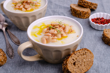 Vegetable cream soup with beans