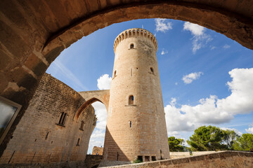 Fototapeta na wymiar torre Major - torre del homenaje -, Castillo de Bellver -siglo.XIV-, Palma de mallorca. Mallorca. Islas Baleares. España.