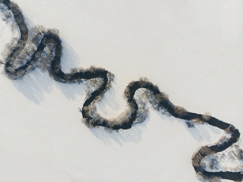 Flussschleifen im Schnee