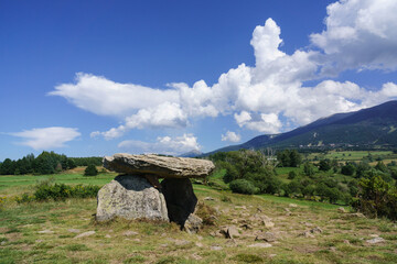dolmen de La Borda, también llamadosPasquerets, Eyne ,departamento francés de Pirineos Orientales,  Capcir, Francia © Tolo