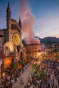 Moros y cristianos, "Es Fir&oacute;", Plaza De Sa Constituci&oacute;, Soller, Sierra de Tramuntana, Mallorca, balearic islands, spain, europe