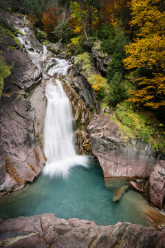cascada en el rio Cinca, valle de Pineta, parque nacional de Ordesa y Monte Perdido, Provincia de Huesca, Comunidad Aut&oacute;noma de Arag&oacute;n, cordillera de los Pirineos, Spain, europe