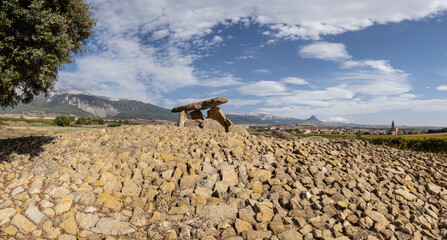 dolmen Chabola de la Hechicera, neolitíco, Elvillar, Alava, País Vasco, Spain