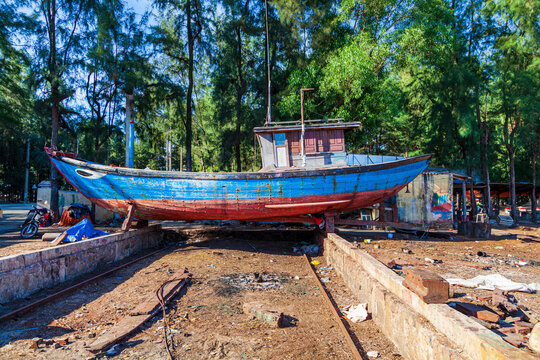 Small Ship Repair Dock, Wooden Boat Overhaul