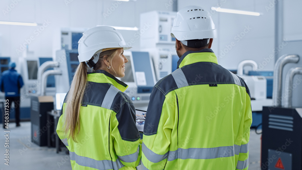 Aufkleber industry 4.0 factory: chief engineer and project supervisor in safety vests and hard hats, talk, use