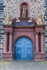 Fototapeta na wymiar Portal of the castle of Butzbach / Germany in the Taunus with magnificent statues