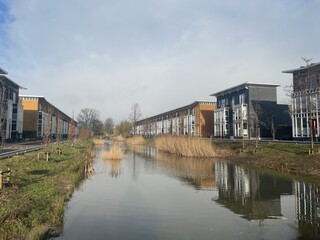 Fototapeta premium canal and houses