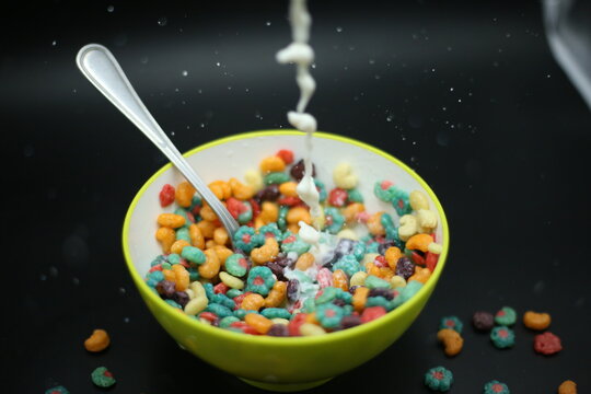 Cereal con leche para el desayuno